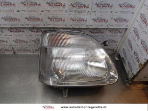 O154240 Gebruikte rechter koplamp Opel Agila