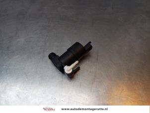 O154328 Gebruikte ruitensproeierpomp voor Peugeot 208