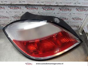 O154405 Gebruikte achterlicht links Opel Astra