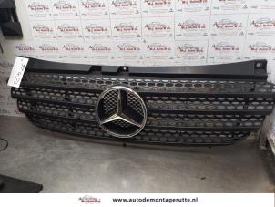 O154419 Gebruikte grille Mercedes Vito