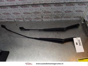 O154464 Gebruikte ruitenwisserarm set Volkswagen Golf
