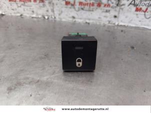 O154488 Gebruikte centrale deurvergrendeling schakelaar Citroen Berlingo