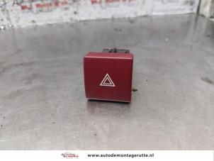 O154489 Gebruikte gevarenlicht schakelaar Citroen Berlingo