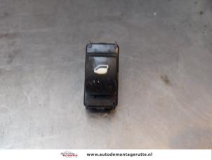 O154491 Gebruikte schakelaar elektrisch raam Citroen Berlingo