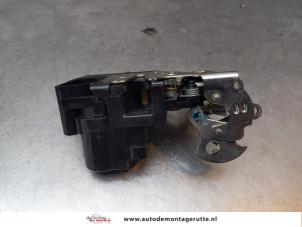 O154529 Gebruikte deurslot mechaniek 2deurs rechts Chevrolet Aveo