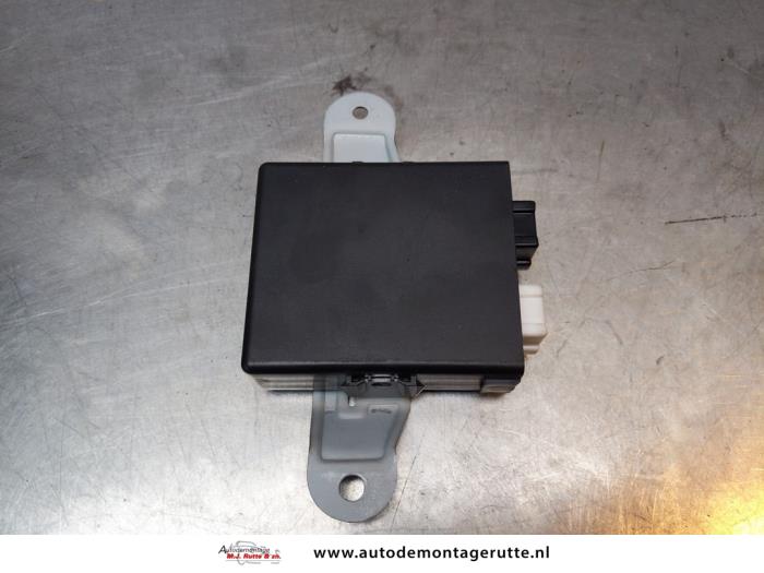 Module Ruitenwisser van een Hyundai Santa Fe I 2.0 16V 4x2 2002