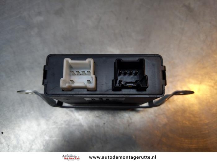 Module Ruitenwisser van een Hyundai Santa Fe I 2.0 16V 4x2 2002