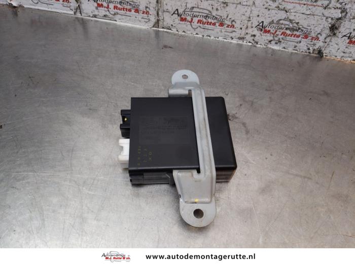 Module Ruitenwisser van een Hyundai Santa Fe I 2.0 16V 4x2 2002