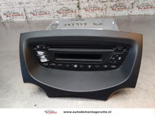 Gebruikte Radio Ford Ka II 1.2 Prijs € 50,00 Margeregeling aangeboden door Autodemontage M.J. Rutte B.V.