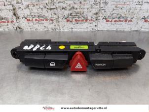 O154741 Gebruikte schakelaar paniekverlichting Kia Cee'D