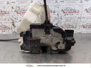 O154744 Gebruikte slotmechaniek portier 4deurs links-achter Kia Cee'D