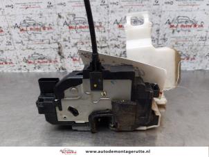 O154746 Gebruikte portierslot mechaniek 4deurs rechts-voor Kia Cee'D