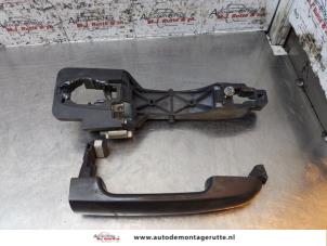O154747 Gebruikte portiergreep 4deurs links-voor Kia Cee'D