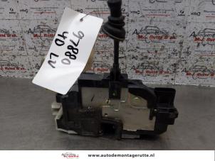 O154755 Gebruikte slotmechaniek portier 4deurs links-voor Kia Cee'D