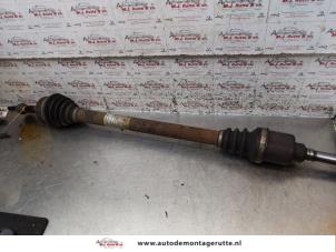 O154810 Gebruikte homokineetas rechts-voor Peugeot 207