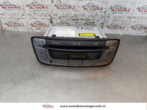 Gebruikte Radio Toyota Aygo (B10) 1.0 12V VVT-i Prijs op aanvraag aangeboden door Autodemontage M.J. Rutte B.V.
