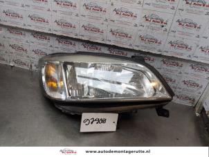 O154919 Gebruikte rechter koplamp Opel Zafira