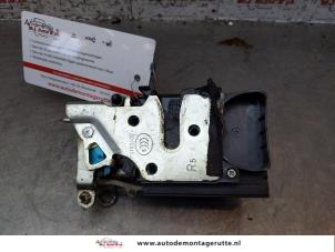 O155004 Gebruikte slotmechaniek portier 4deurs rechts-voor Chevrolet Spark