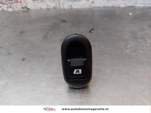 O155052 Gebruikte schakelaar elektrisch raam Peugeot 1007