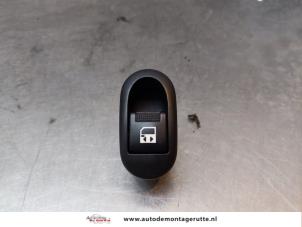 O155056 Gebruikte schuifdeur schakelaar Peugeot 1007