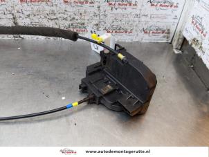 O155196 Gebruikte portierslot mechaniek 4deurs links-voor Nissan Micra