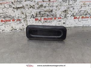 O155214 Gebruikte handgreep achterklep Peugeot 1007