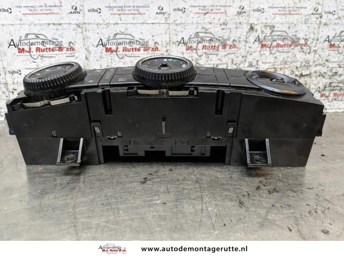 Chaufage Bedieningspaneel van een Volkswagen Crafter 2.5 TDI 30/32/35/46/50 2007