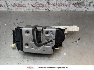 O155256 Gebruikte portierslot mechaniek 2deurs links Volkswagen Crafter