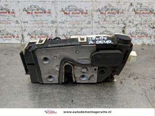 O155264 Gebruikte slotmechaniek achterdeur bus-bestel Volkswagen Crafter