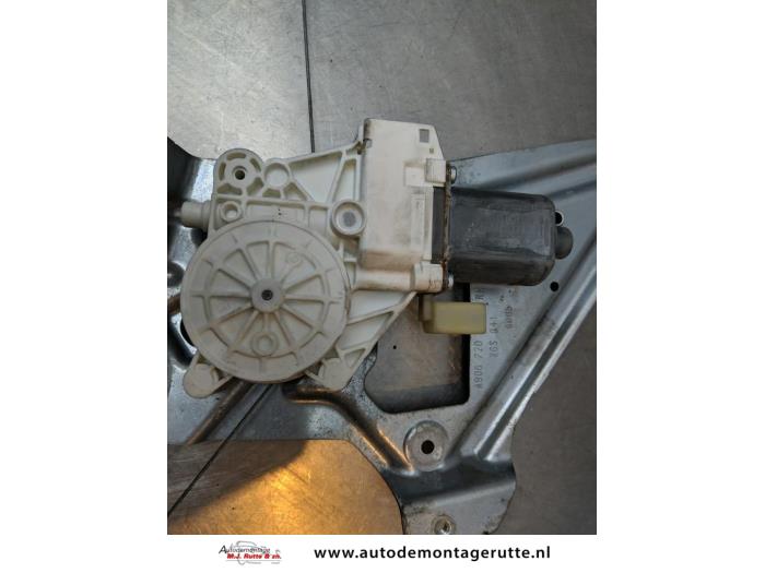 Ruitmechaniek 2Deurs rechts-voor van een Volkswagen Crafter 2.5 TDI 30/32/35/46/50 2007
