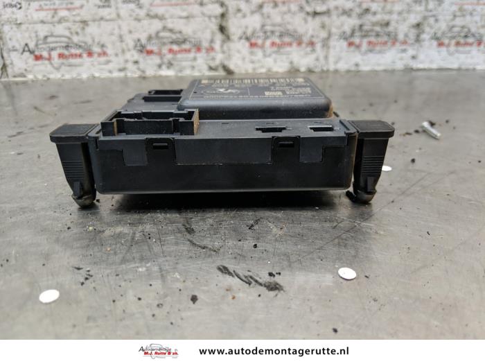 Sam module van een Volkswagen Crafter 2.5 TDI 30/32/35/46/50 2007