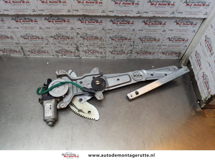 Gebruikte Raammechaniek 4Deurs links-voor Kia Carens O155480