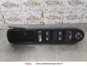 O155595 Gebruikte schakelblok ruiten Peugeot 207
