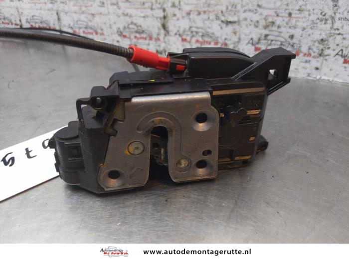 Portierslot Mechaniek 4Deurs rechts-voor van een Renault Kangoo/Grand Kangoo (KW) 1.6 16V 2010