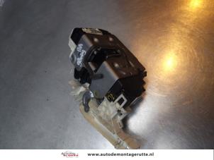 O155770 Gebruikte slotmechaniek portier 4deurs rechts-achter Mercedes E-Klasse