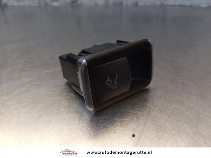 Gebruikte Schakelaar achterklep Mercedes E-Klasse O155795