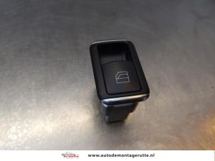 O155802 Gebruikte schakelaar elektrisch raam Mercedes E-Klasse