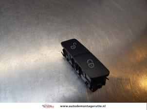 O155806 Gebruikte centrale deurvergrendeling schakelaar Mercedes E-Klasse