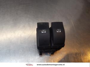 O155825 Gebruikte schakelaar elektrisch raam Renault Trafic