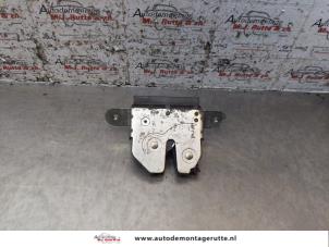 O156095 Gebruikte slotmechaniek achterklep Lancia Delta