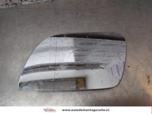 Gebruikte Spiegelglas links Volkswagen Polo IV (9N1/2/3) 1.4 16V Prijs € 10,00 Margeregeling aangeboden door Autodemontage M.J. Rutte B.V.