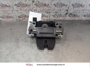 O156193 Gebruikte achterklep slotmechaniek Opel Zafira