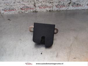O156357 Gebruikte achterklep slotmechaniek Seat Mii