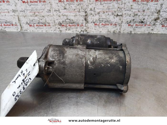 Startmotor van een Opel Zafira (M75) 1.6 16V 2013