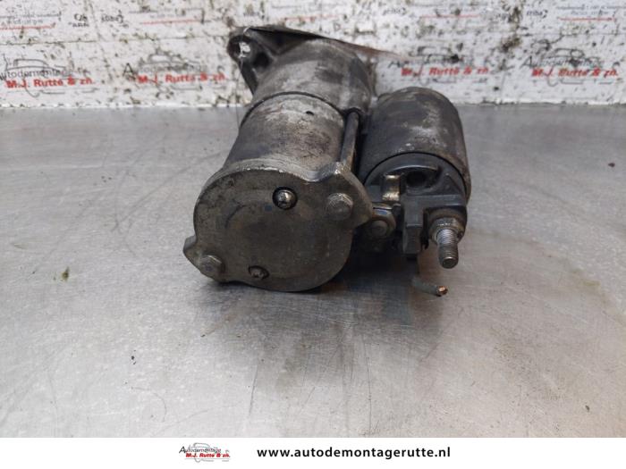 Startmotor van een Opel Zafira (M75) 1.6 16V 2013