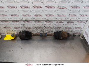 O156621 Gebruikte steekas links-voor Mazda 3.