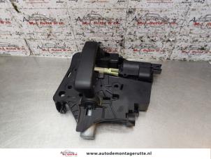 O156710 Gebruikte portiergreep 2deurs rechts Peugeot 1007