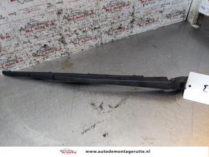 O156760 Gebruikte ruitenwisserarm achter Nissan Murano