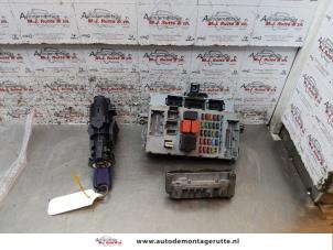 O156784 Gebruikte kontaktslot + computer Fiat Punto