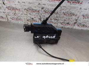 O156802 Gebruikte slotmechaniek portier 4deurs links-achter Peugeot 207